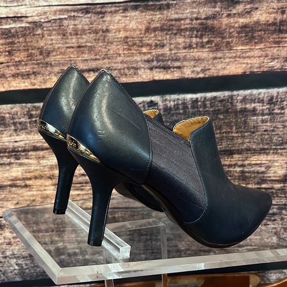 Calvin Klein heels - Picture 1 of 10